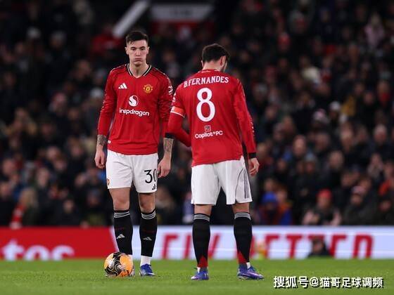 曼联锋线的“错位”难题：谢什科还是奥斯梅恩？